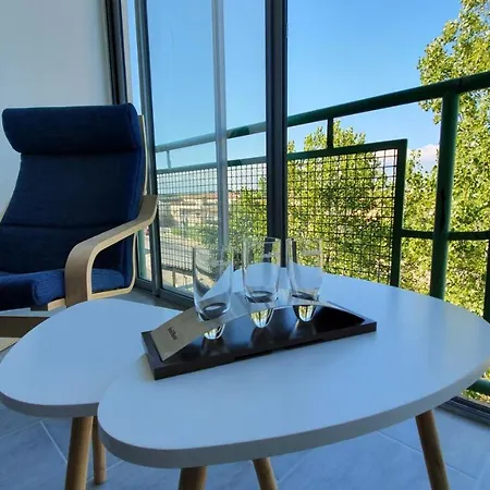 Superbe Climatise, 2 A 200m De La