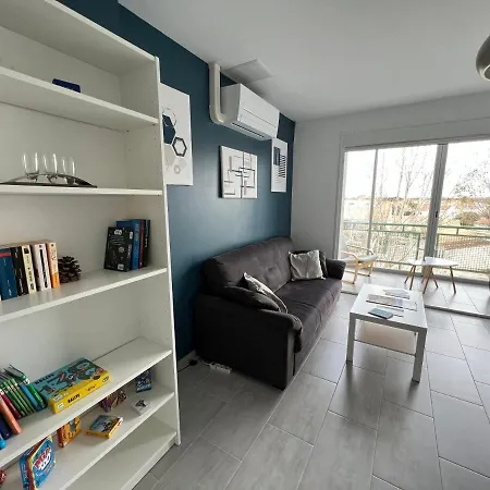 Superbe Climatise, 2 A 200m De La